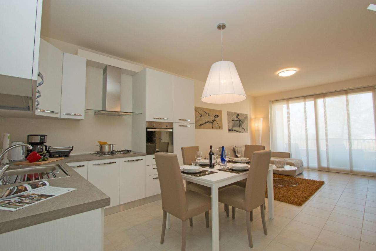 Le Corti Caterina Apartments With Pool By Wonderful Italy Desenzano del Garda Exteriör bild