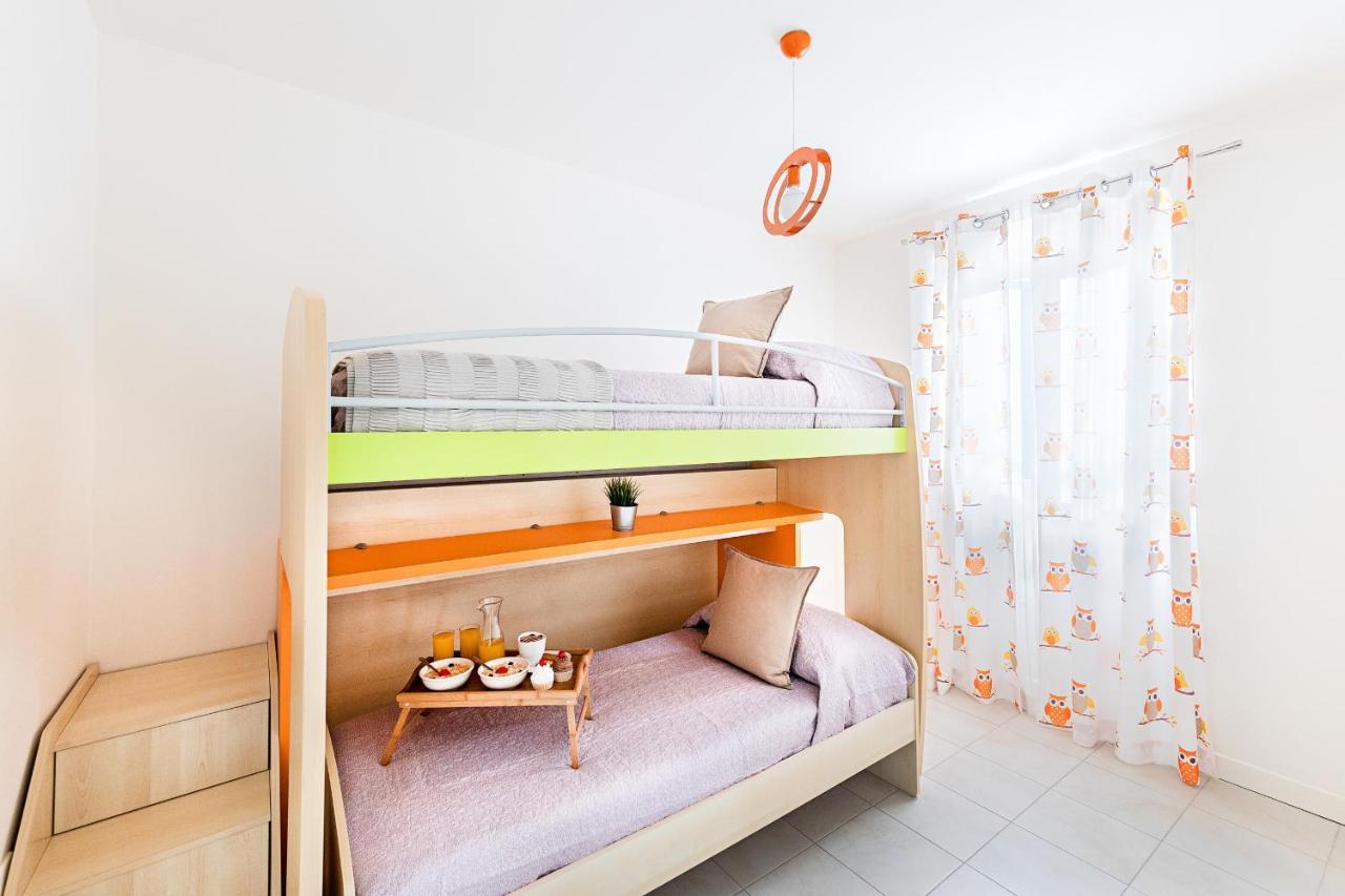 Le Corti Caterina Apartments With Pool By Wonderful Italy Desenzano del Garda Exteriör bild