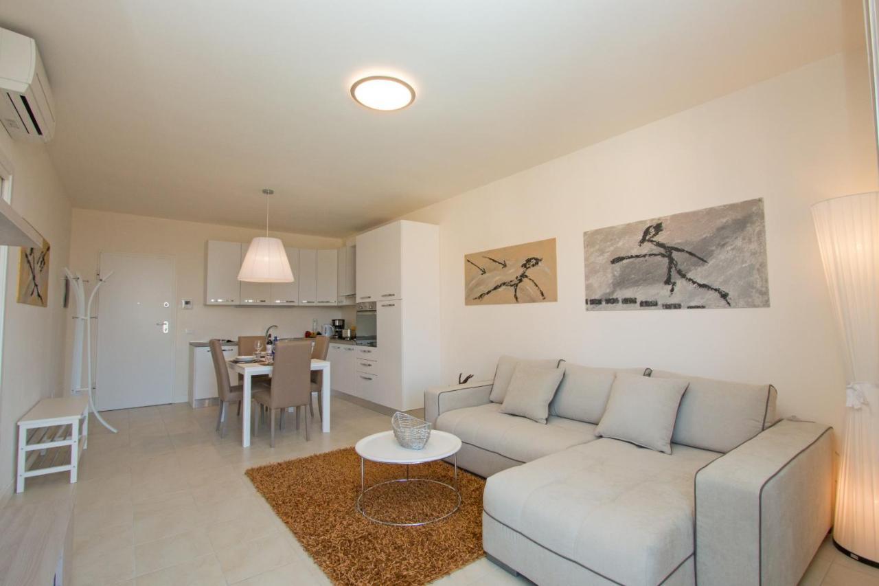 Le Corti Caterina Apartments With Pool By Wonderful Italy Desenzano del Garda Exteriör bild