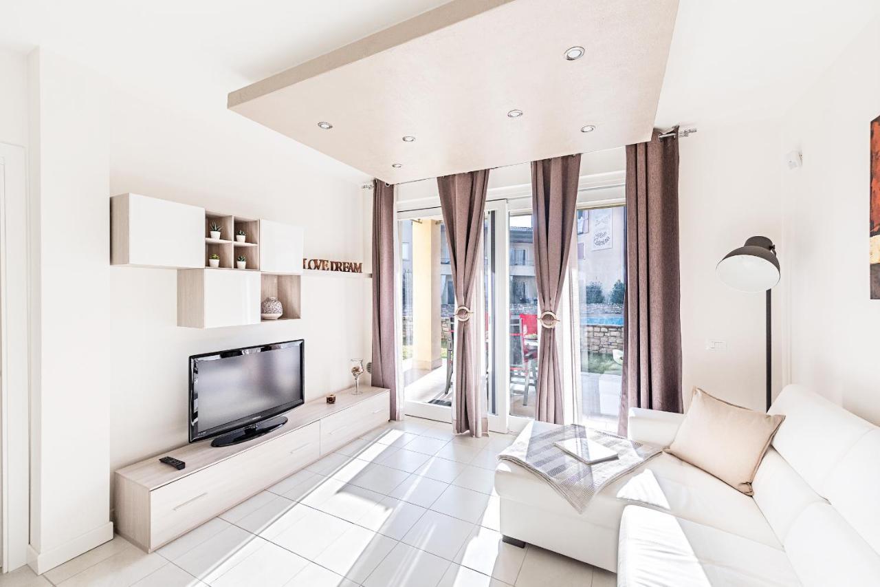 Le Corti Caterina Apartments With Pool By Wonderful Italy Desenzano del Garda Exteriör bild