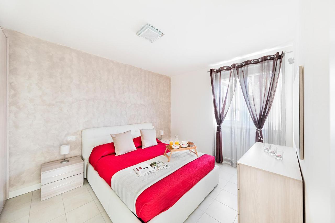 Le Corti Caterina Apartments With Pool By Wonderful Italy Desenzano del Garda Exteriör bild