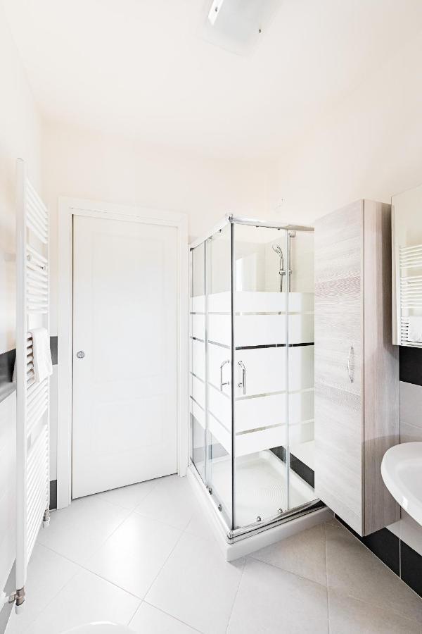 Le Corti Caterina Apartments With Pool By Wonderful Italy Desenzano del Garda Exteriör bild