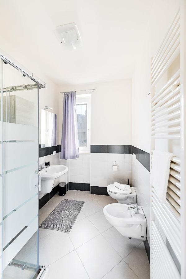 Le Corti Caterina Apartments With Pool By Wonderful Italy Desenzano del Garda Exteriör bild