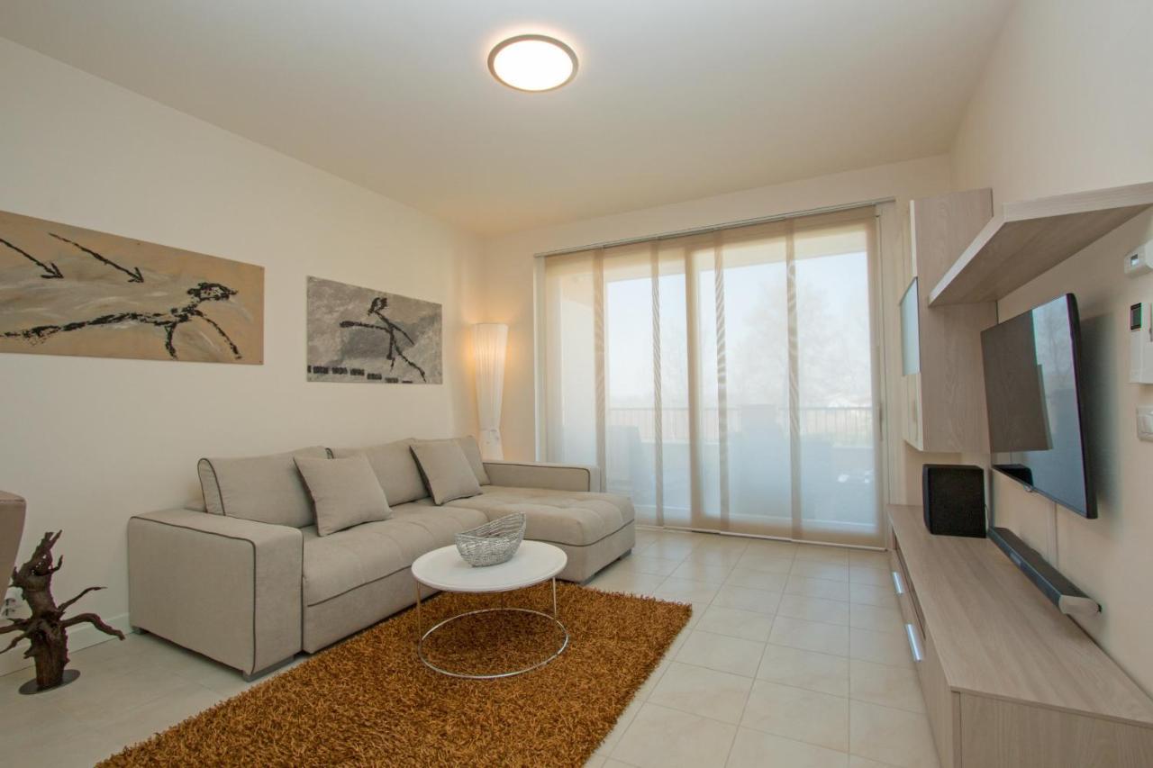 Le Corti Caterina Apartments With Pool By Wonderful Italy Desenzano del Garda Exteriör bild