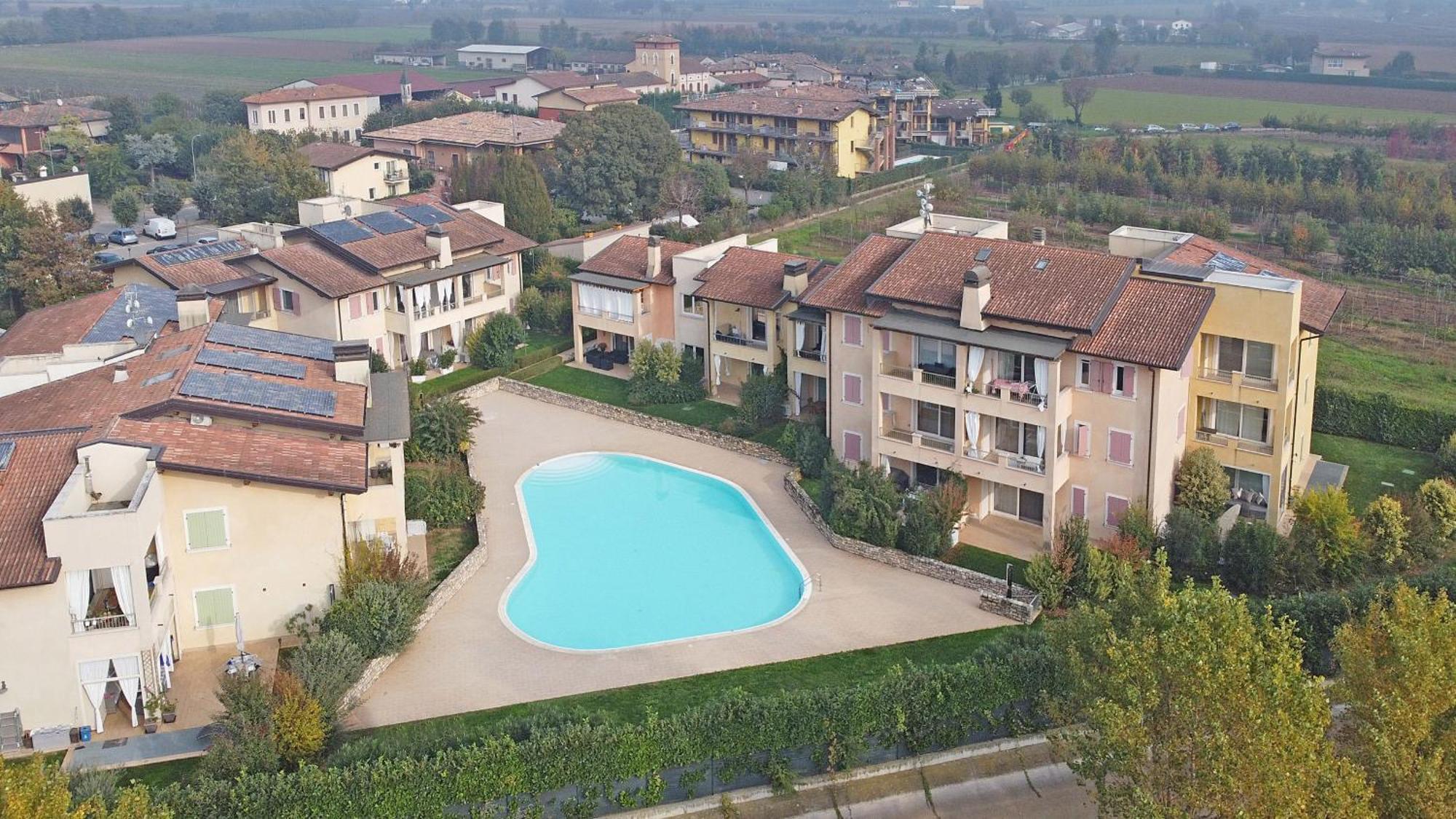 Le Corti Caterina Apartments With Pool By Wonderful Italy Desenzano del Garda Exteriör bild
