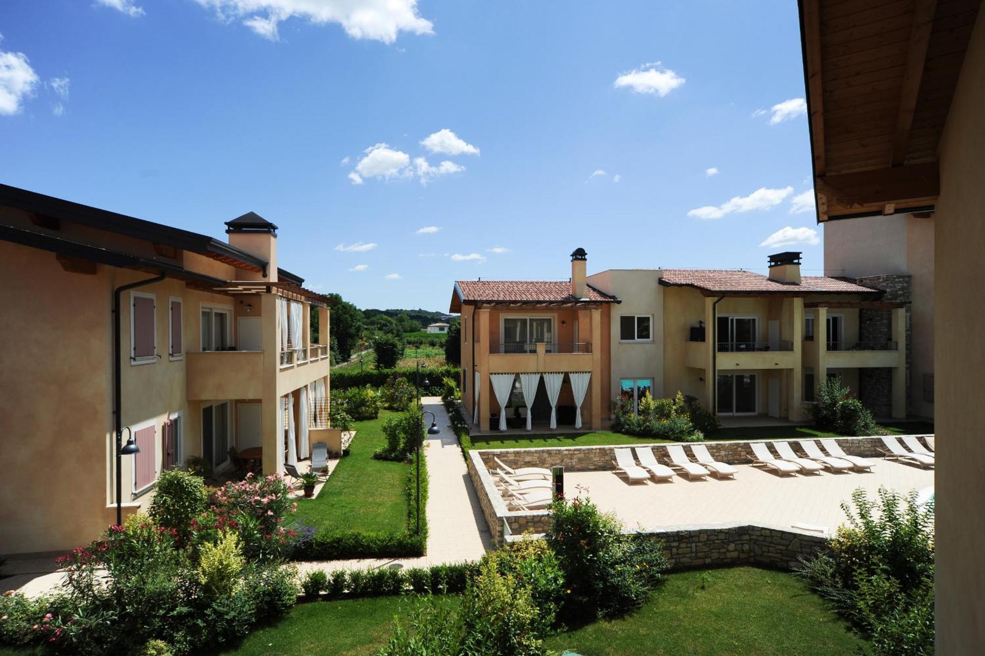 Le Corti Caterina Apartments With Pool By Wonderful Italy Desenzano del Garda Exteriör bild