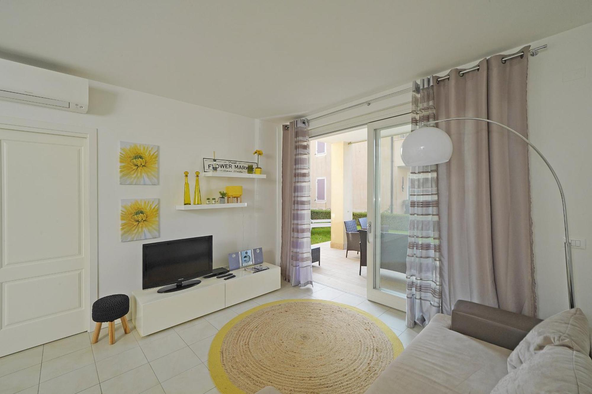 Le Corti Caterina Apartments With Pool By Wonderful Italy Desenzano del Garda Exteriör bild