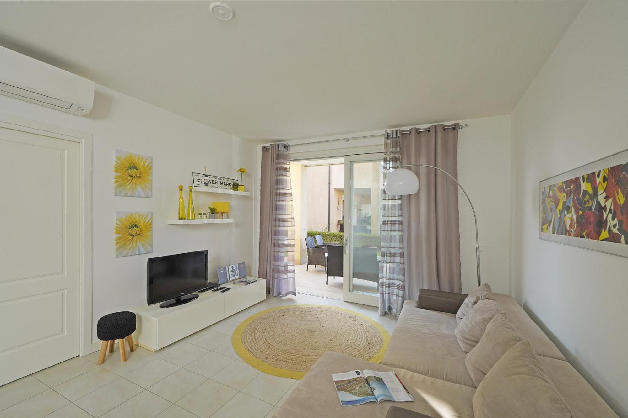 Le Corti Caterina Apartments With Pool By Wonderful Italy Desenzano del Garda Exteriör bild