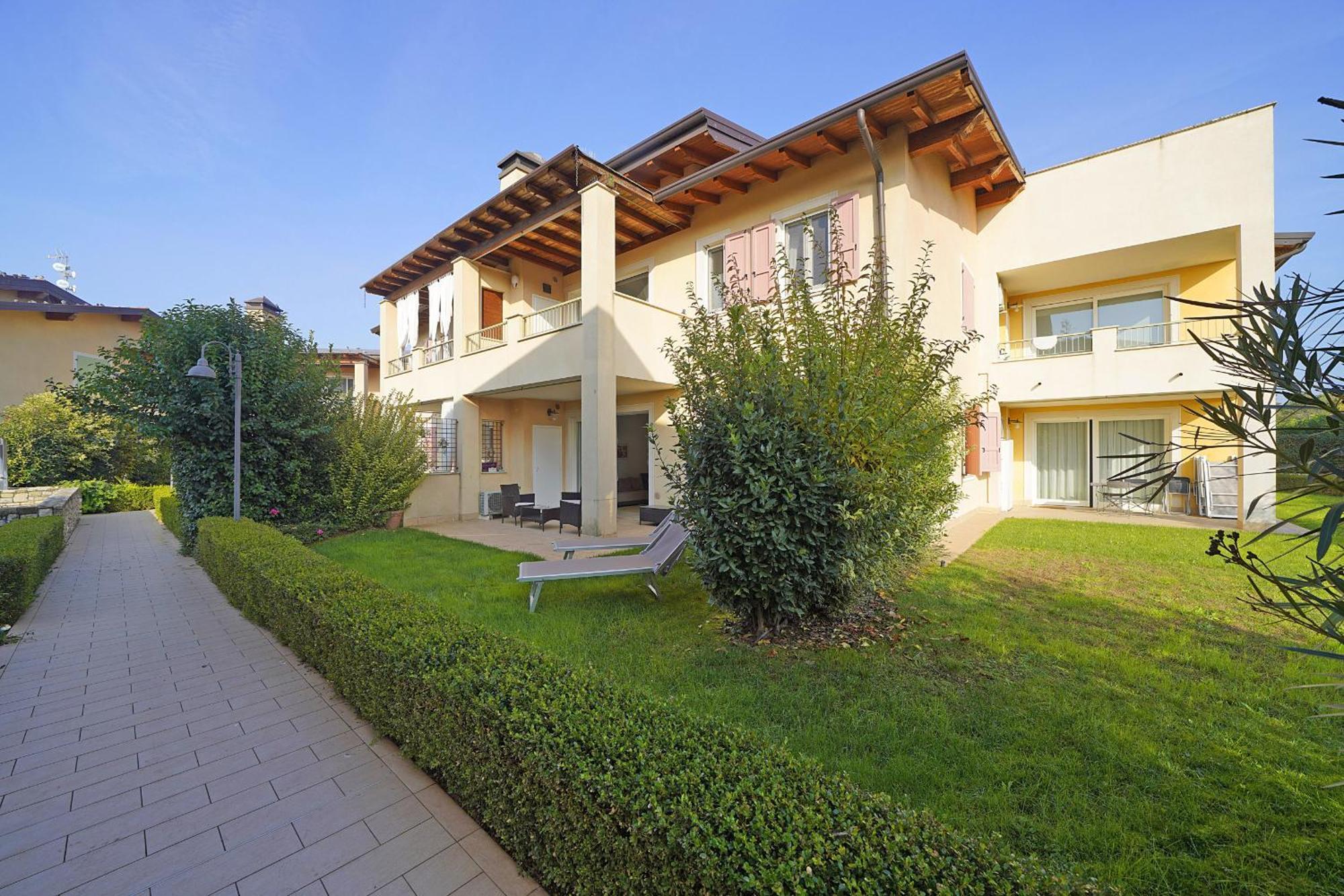 Le Corti Caterina Apartments With Pool By Wonderful Italy Desenzano del Garda Exteriör bild