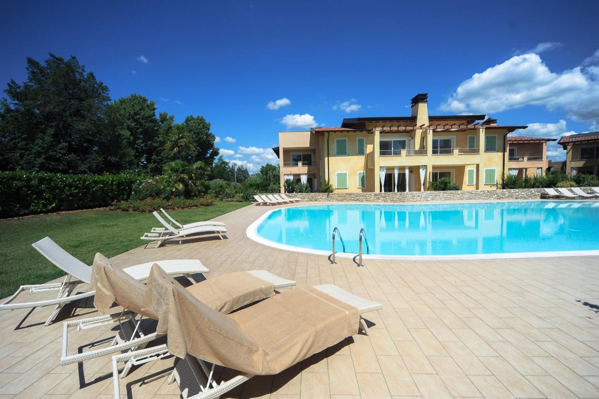 Le Corti Caterina Apartments With Pool By Wonderful Italy Desenzano del Garda Exteriör bild