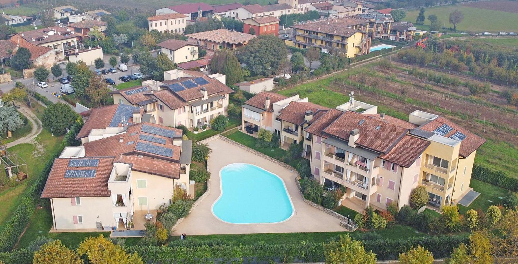 Le Corti Caterina Apartments With Pool By Wonderful Italy Desenzano del Garda Exteriör bild