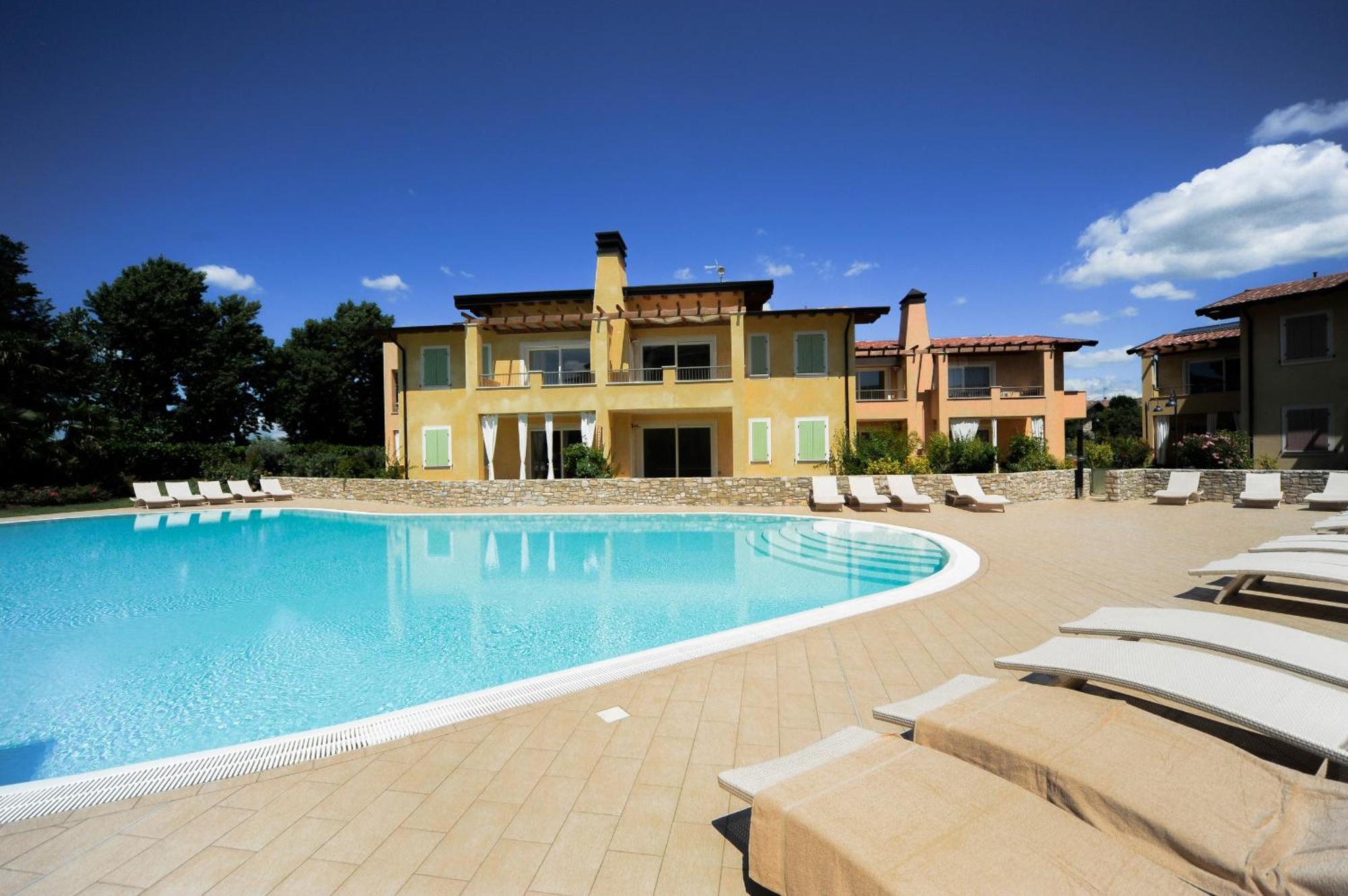 Le Corti Caterina Apartments With Pool By Wonderful Italy Desenzano del Garda Exteriör bild