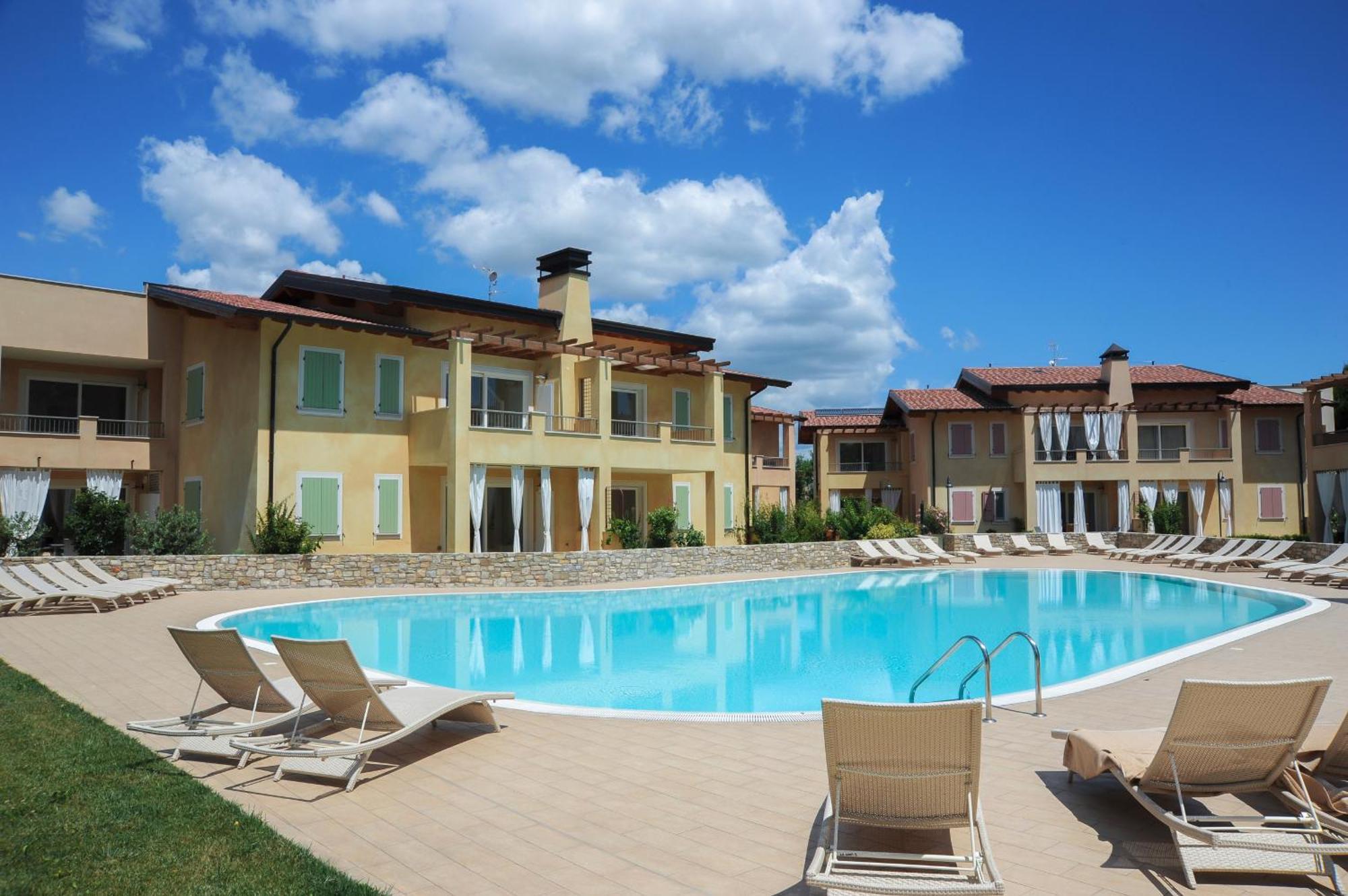 Le Corti Caterina Apartments With Pool By Wonderful Italy Desenzano del Garda Exteriör bild