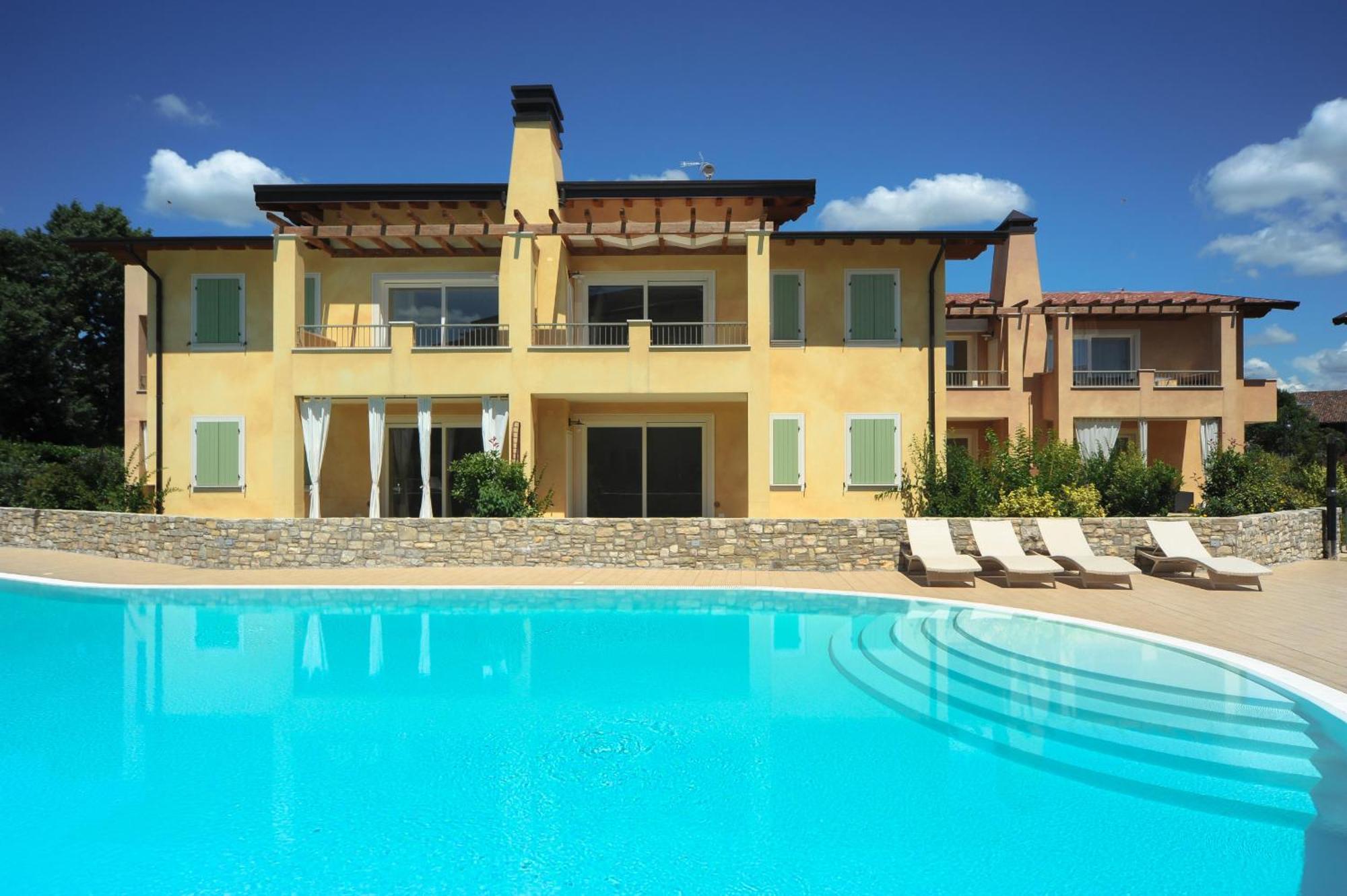Le Corti Caterina Apartments With Pool By Wonderful Italy Desenzano del Garda Exteriör bild