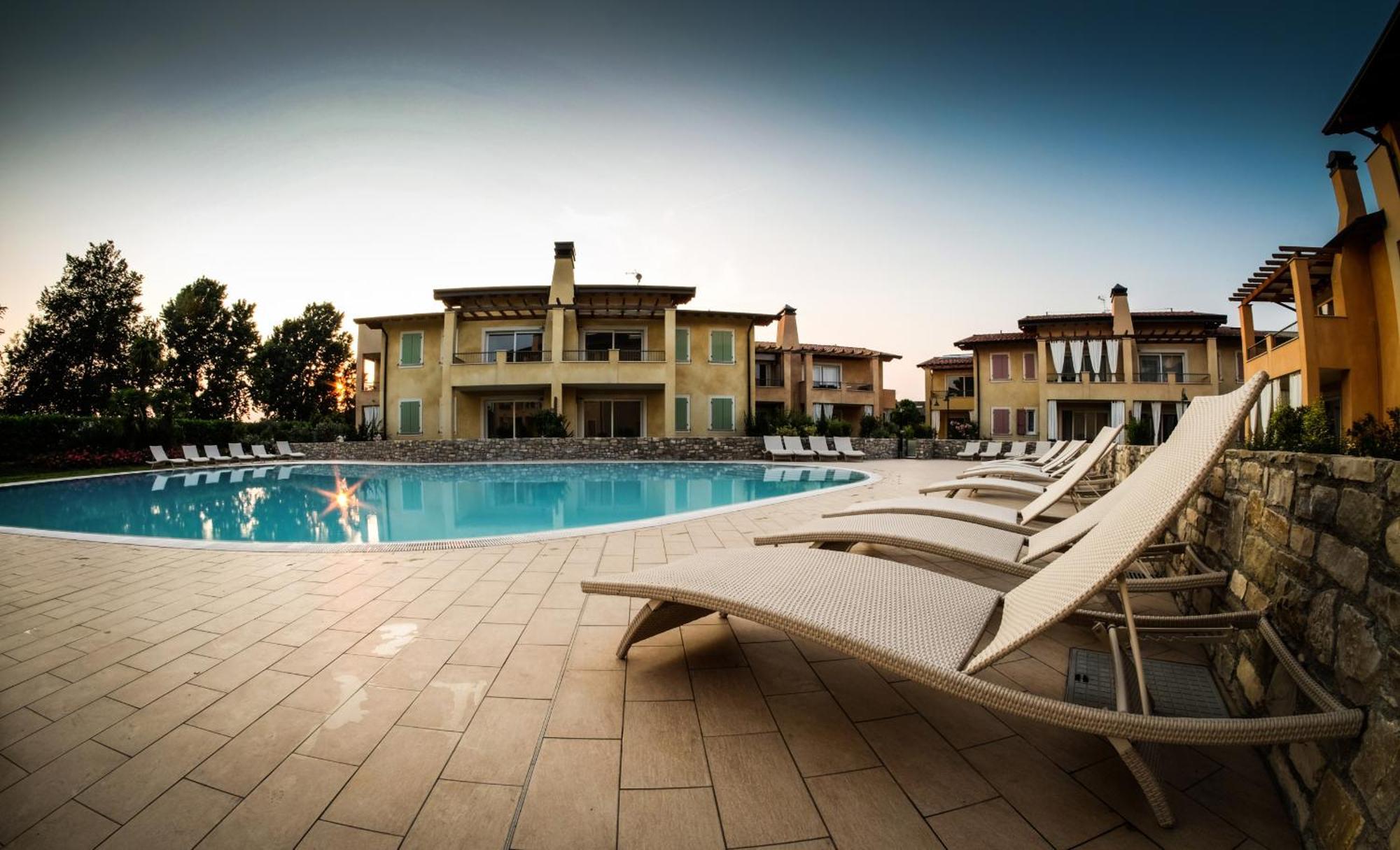 Le Corti Caterina Apartments With Pool By Wonderful Italy Desenzano del Garda Exteriör bild